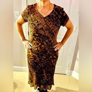 Karin Stevens V- Neck Short Sleeve . Size : 6 Brown ; Green Color & Stones Print